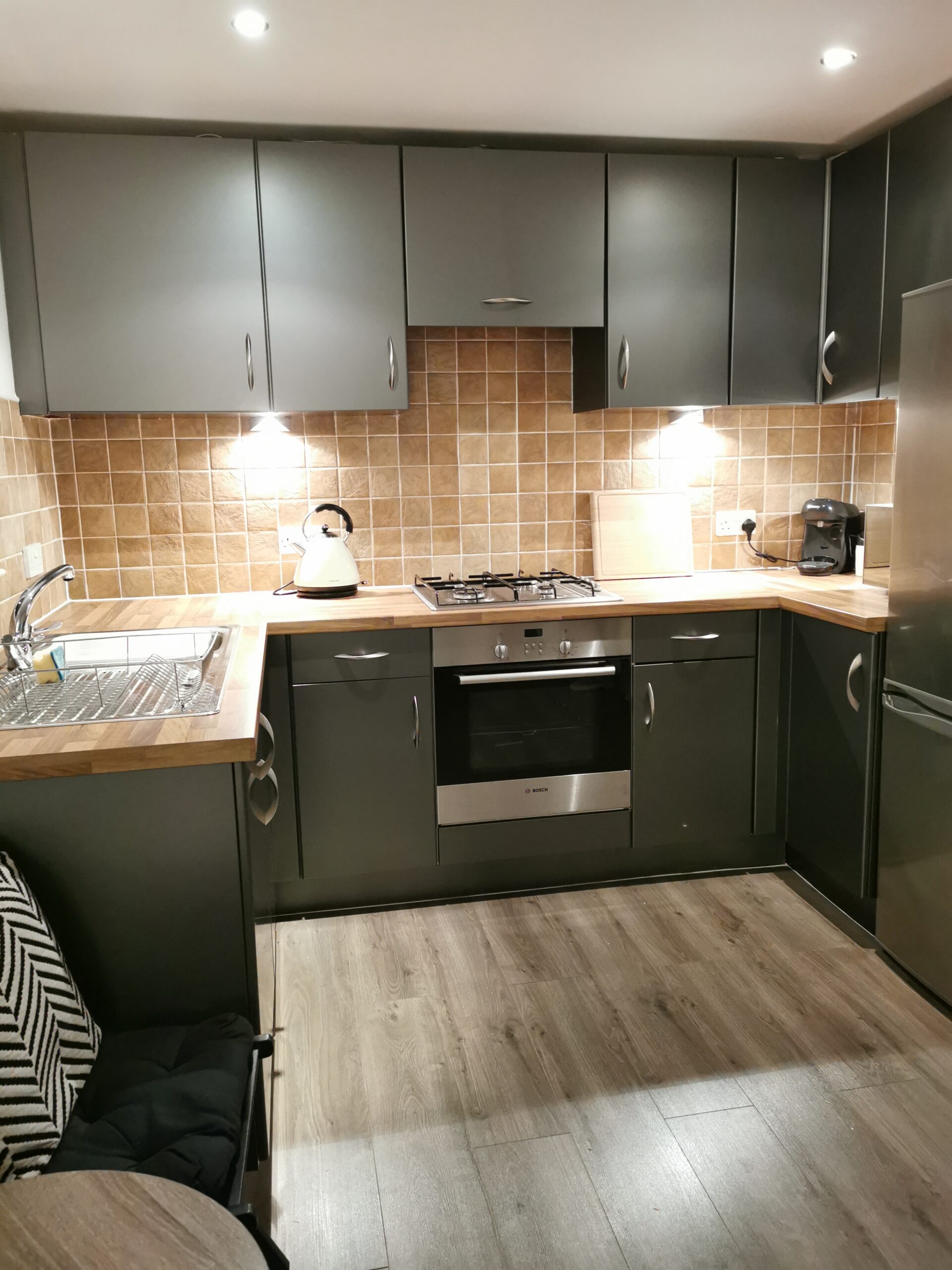 Modern Kitchen Units wrapped in CoverStyl’ Architectural Matt Graphite Metallic - Professional Kitchen Wrap Scotland
